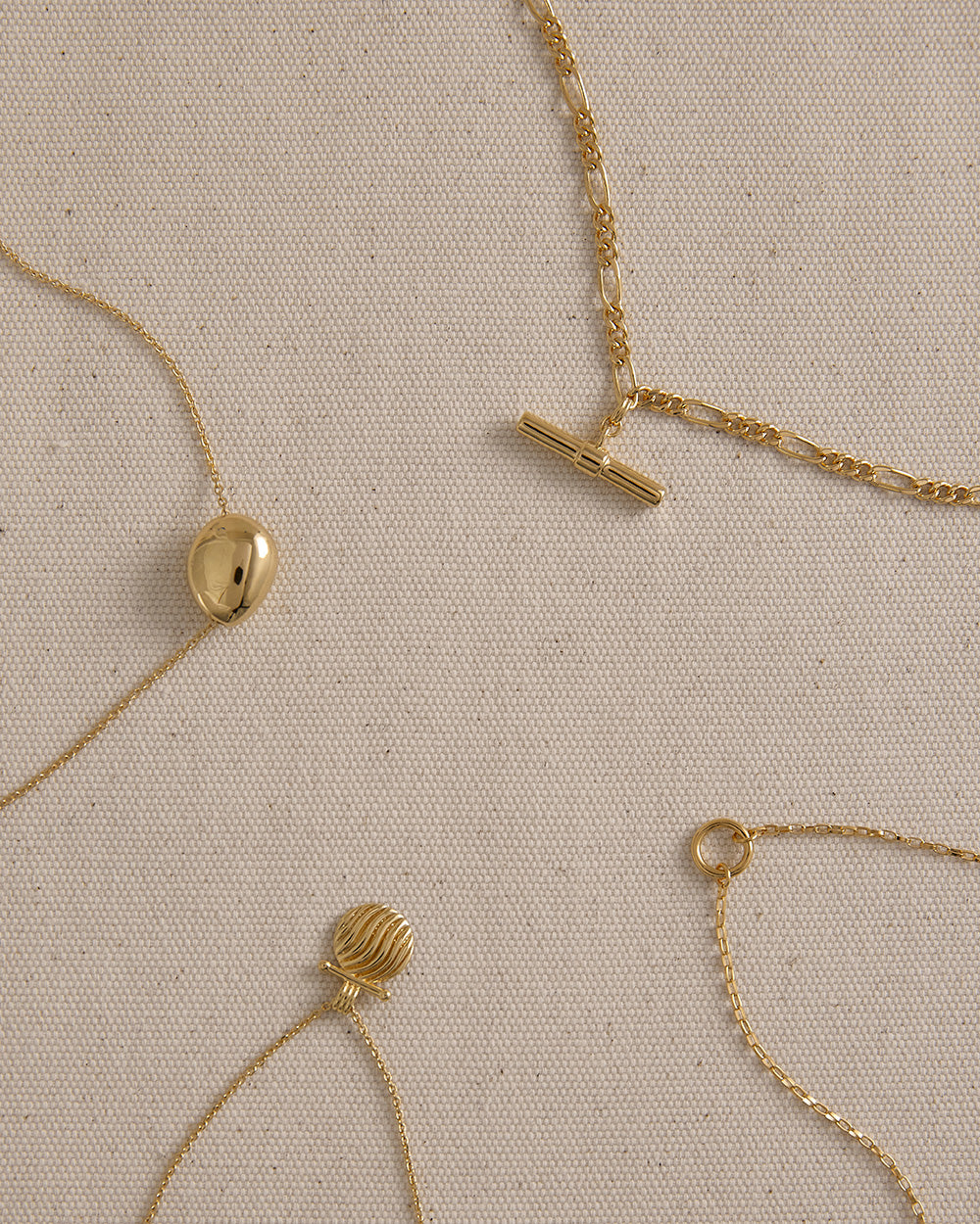 RHYTHM T-BAR NECKLACE (18K GOLD PLATED)