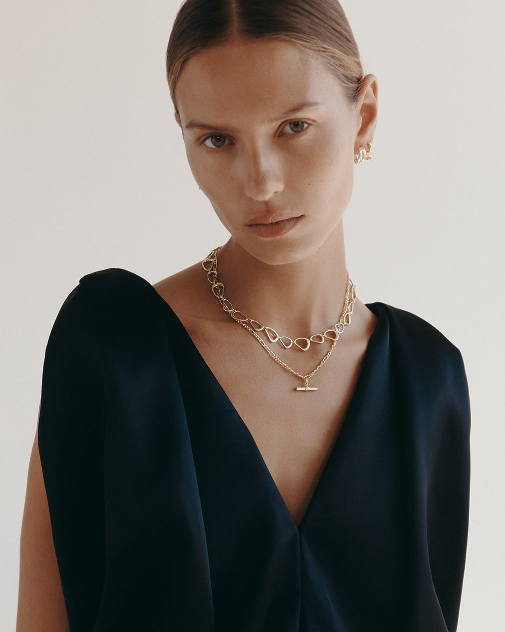 RHYTHM T-BAR NECKLACE (18K GOLD PLATED)