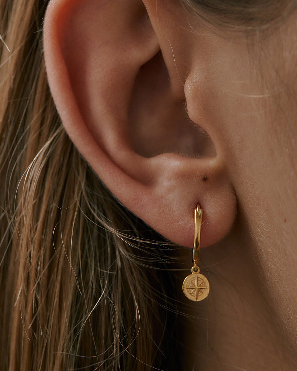 WANDER HOOPS (18K GOLD PLATED)