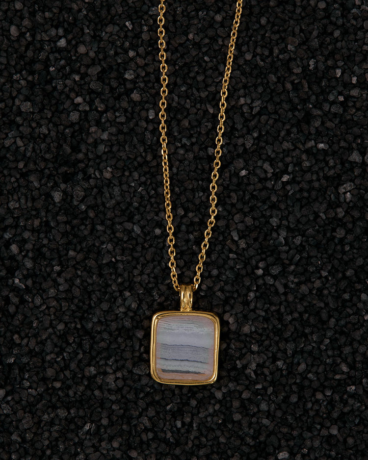 BLUE LACE AGATE PENDANT NECKLACE (18K GOLD VERMEIL)