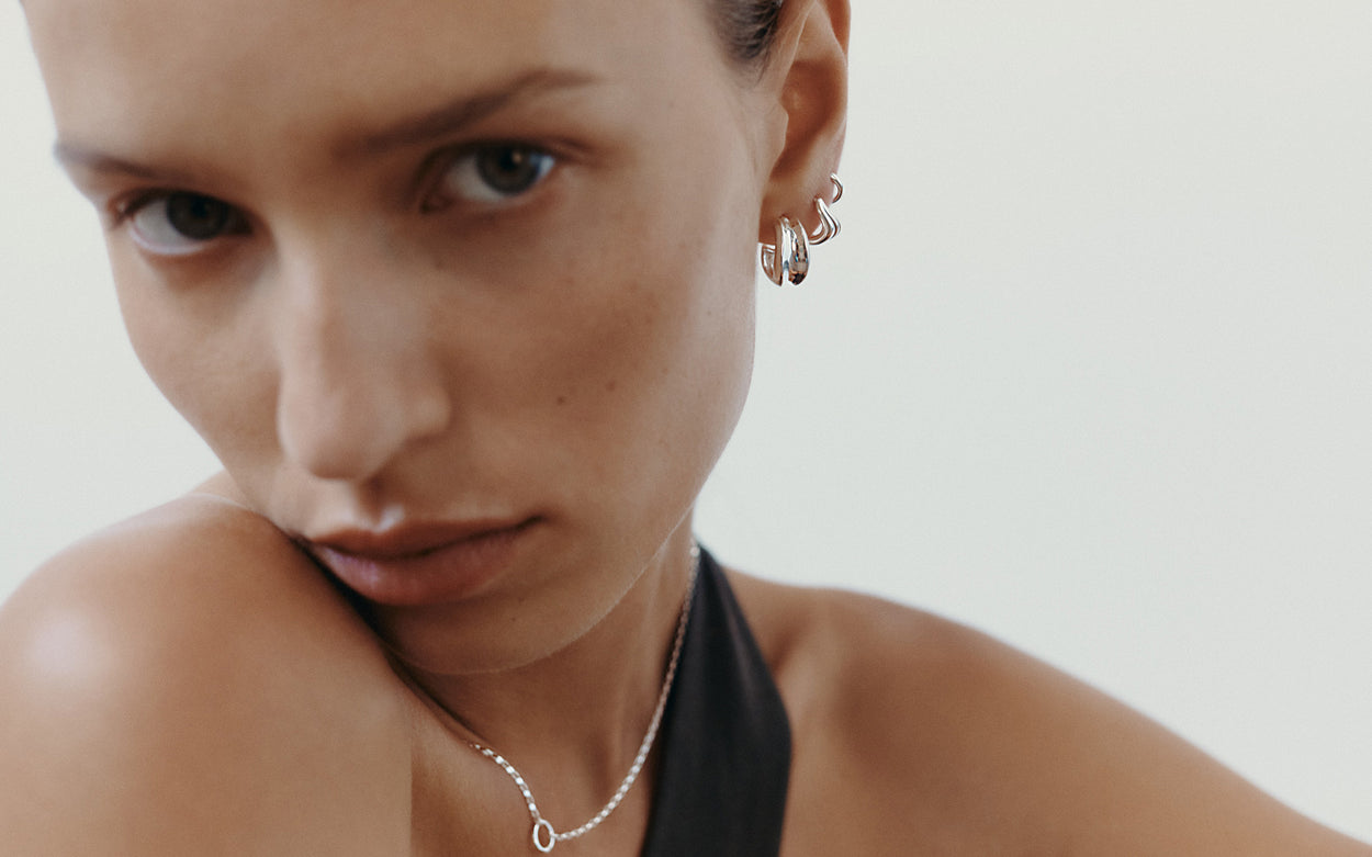 STILLNESS HUGGIES (STERLING SILVER)