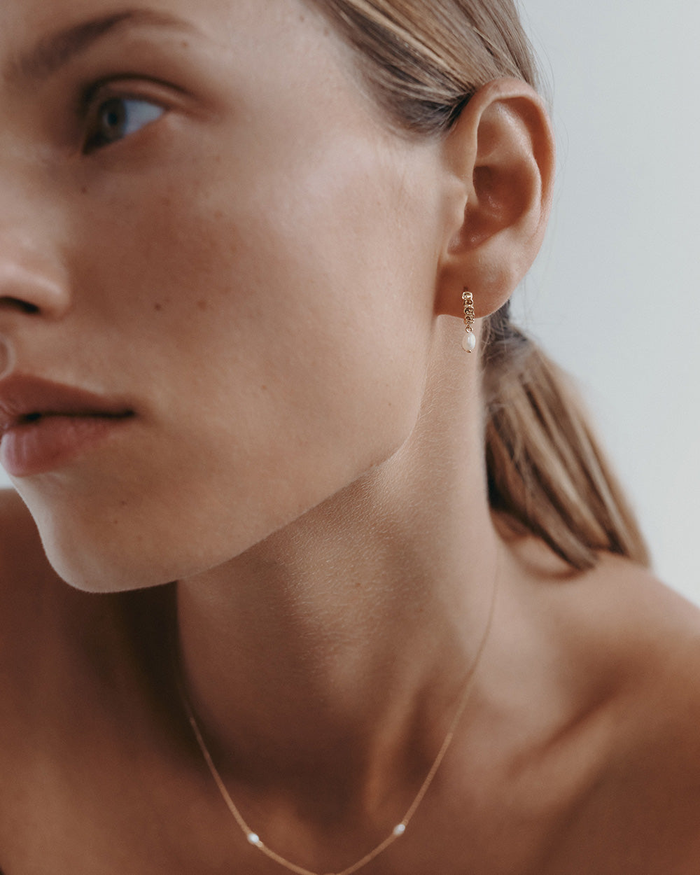 VACATION FINE HOOPS (9K GOLD)