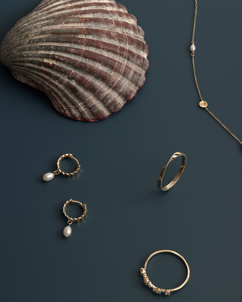 VACATION FINE HOOPS (9K GOLD)