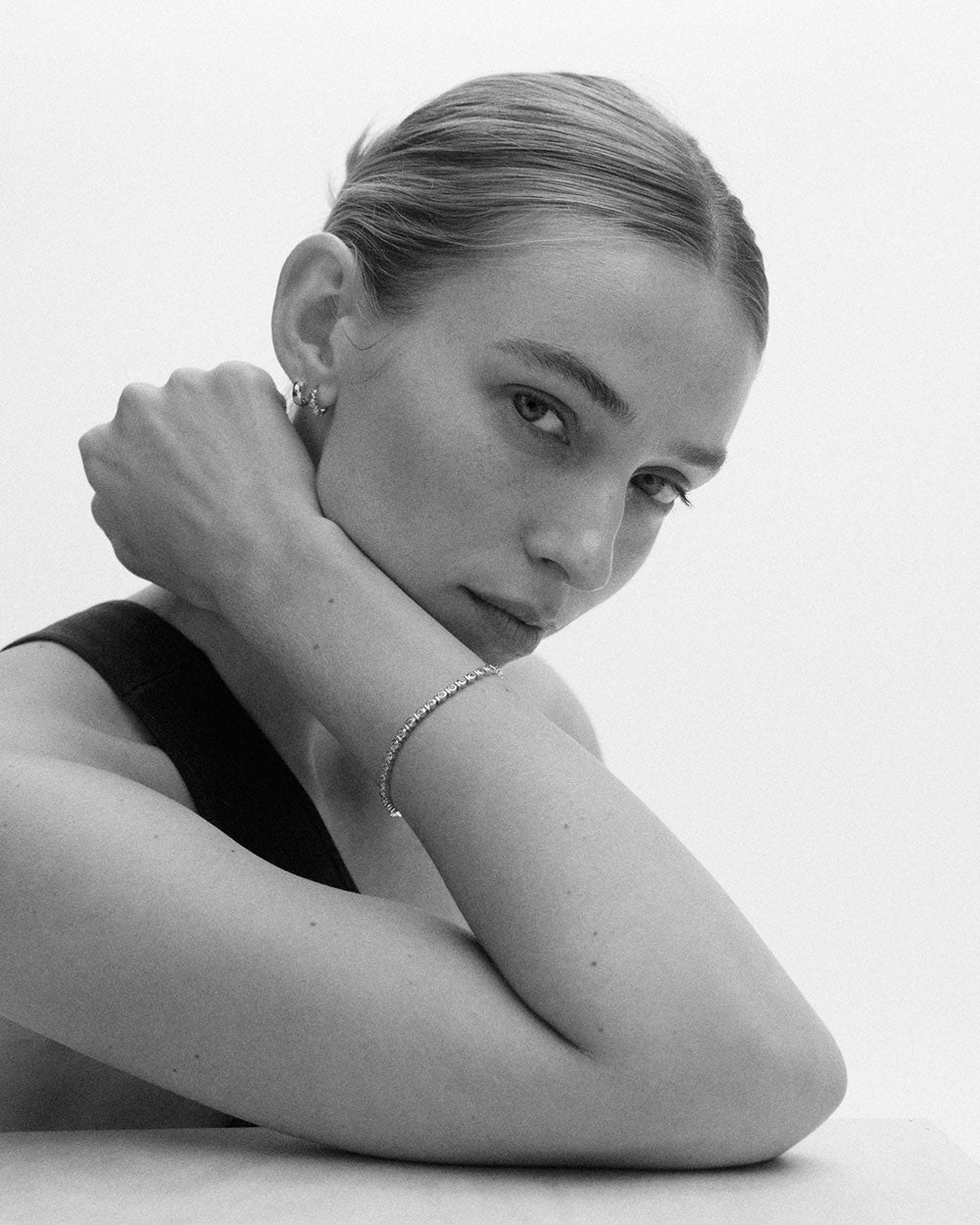 VALE TENNIS HUGGIES (STERLING SILVER)