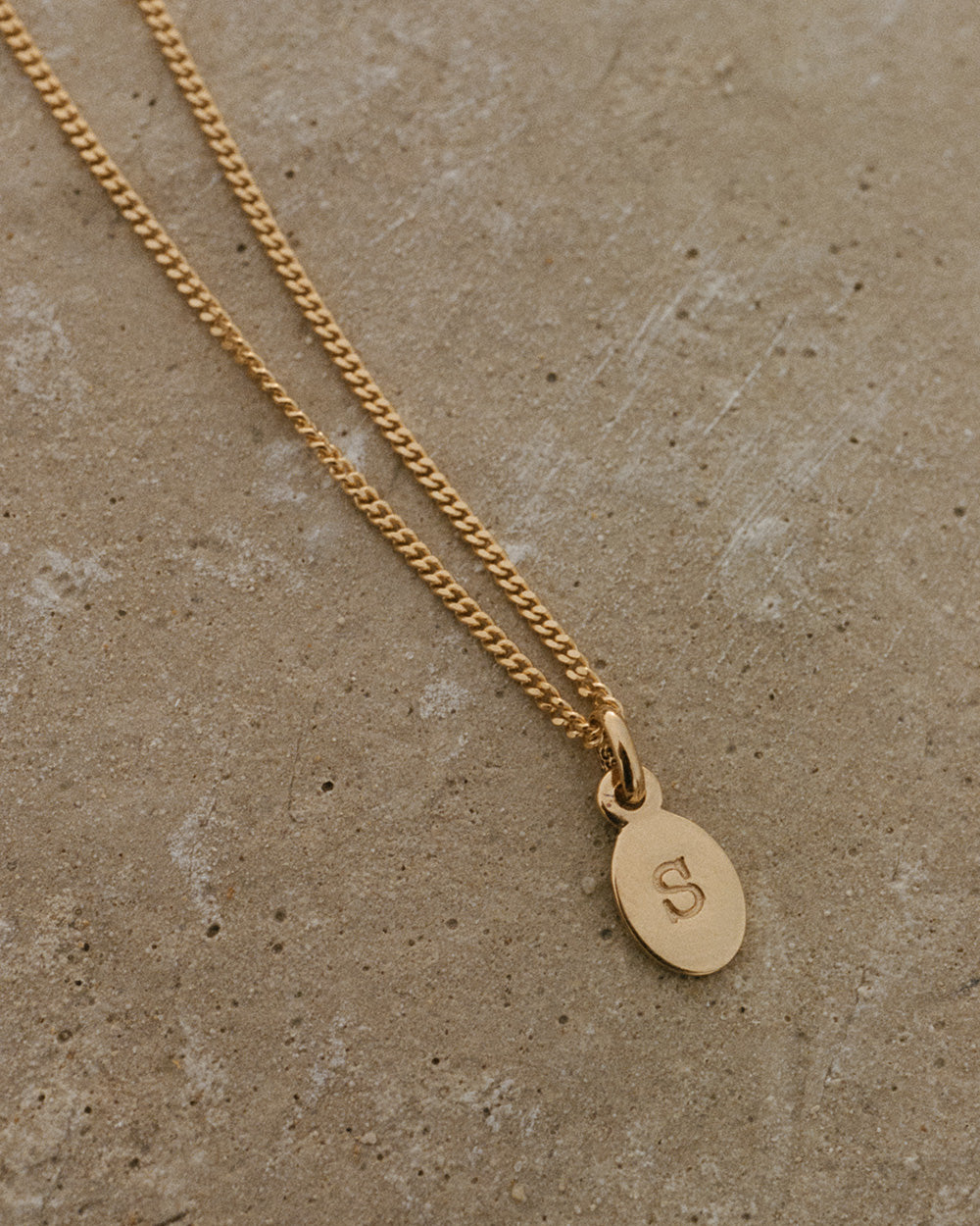 INITIAL NECKLACE A-Z (18K GOLD VERMEIL)