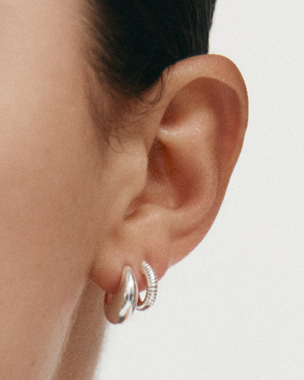 INDIGO HOOPS MEDIUM (STERLING SILVER)