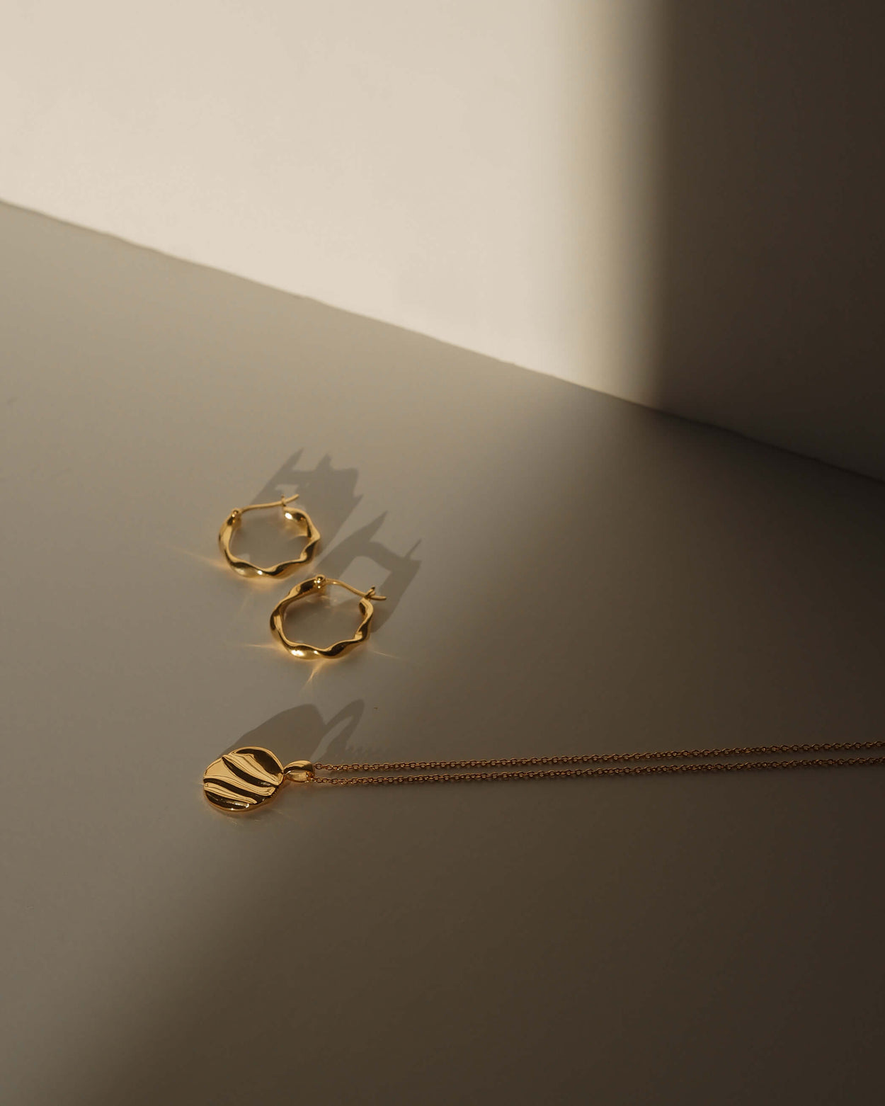 INTERTWINE CHAIN NECKLACE (18K GOLD PLATED) – KIRSTIN ASH (United States)